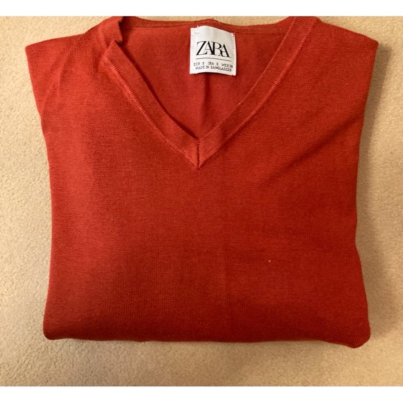 Zara Man Ultra soft cotton V-neck in brilliant tomato, ribbed cuffs/hem - Picture 1 of 9